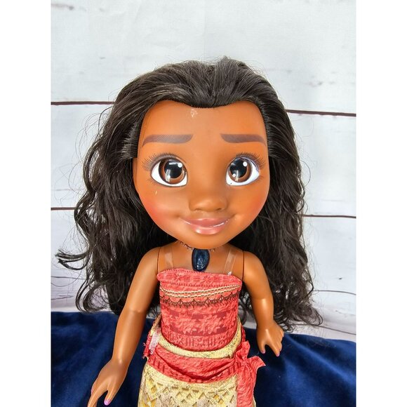 Disney Princess Moana Doll Singing Talking Doll 14" Light Up Necklace Snow Globe - Picture 9 of 13
